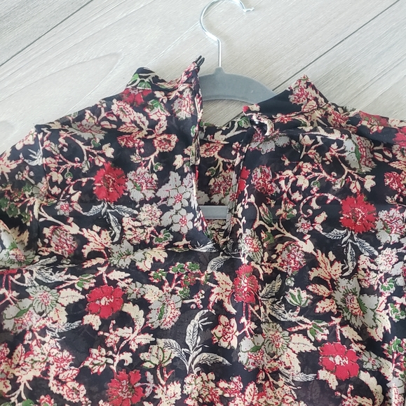 Beautiful Floral Ruffle Neck Blouse Size Small - Picture 2 of 2